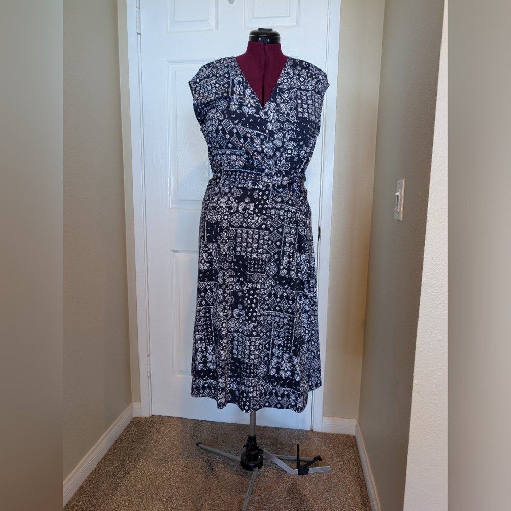 Lands End Blue and White Patterned Dress Sz L